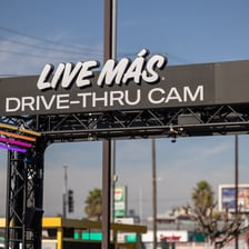 A Taco Bell advertisement featuring the Live Más slogan