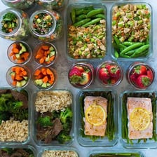 A planned healthy meal associated with a weight-loss diet.