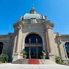 A recognizable government building associated with the province of Ontario.