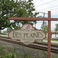 A city sign identifying Des Plaines, Illinois