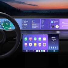 A car dashboard displaying Apple CarPlay with Siri voice-assistant controls