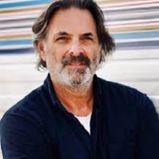 A portrait of television director Ken Olin.