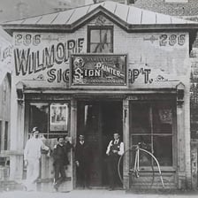 A storefront sign using the old-fashioned spelling “Ye Olde Shoppe.”