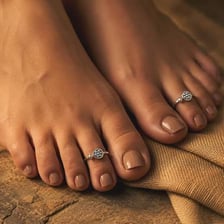 A traditional bichiya toe ring worn on a woman’s toe.