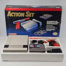 A Nintendo Entertainment System console with its controller