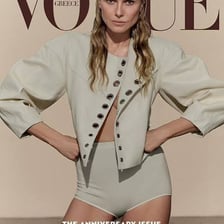 Heidi Klum posing for a portrait.
