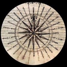 A Spanish-language compass or sign labeling south as “sur.”