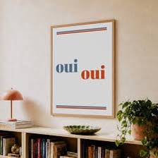 A sign displaying the French word “oui.”