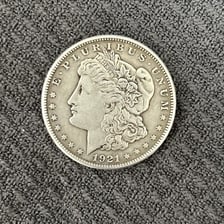 A U.S. coin bearing the words E pluribus unum