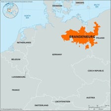 Map showing Brandenburg surrounding the separate city-state of Berlin