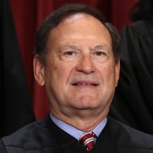 A formal portrait of U.S. Supreme Court Justice Samuel Alito
