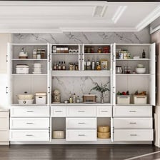 A fitted kitchen cabinet unit