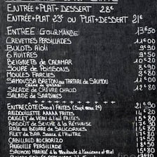 A restaurant menu offering separate à la carte dishes.