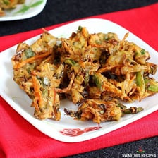 Golden vegetable pakoras served as Indian fritters.