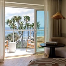 A balcony with a clear view over the ocean
