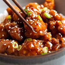 A depiction of General Tso alongside the chicken dish named for him