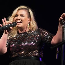 Kelly Clarkson performing “Since U Been Gone.”
