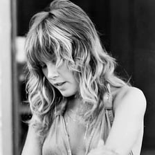 Stevie Nicks wearing her layered shag hairstyle in the 1970s