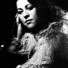 Cass Elliot performing with The Mamas and the Papas
