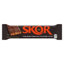 A wrapped SKOR chocolate-covered toffee bar.