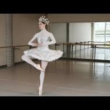 Ballet dancer performing a pirouette on pointe.