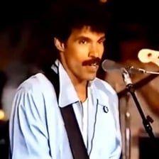 Hall & Oates performing “Maneater.”