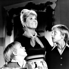 Doris Day performing “Que Sera, Sera.”