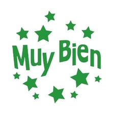 A sign displaying the Spanish phrase “muy bien.”