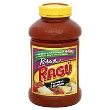 A jar of Ragú Robusto pasta sauce.