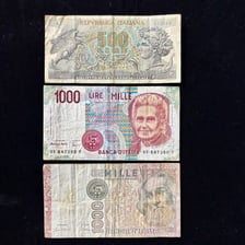A vintage Italian lira banknote.