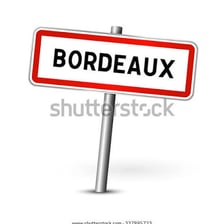 A street scene in Bordeaux displaying French-language signage