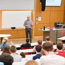 A business-school classroom during an economics lecture.