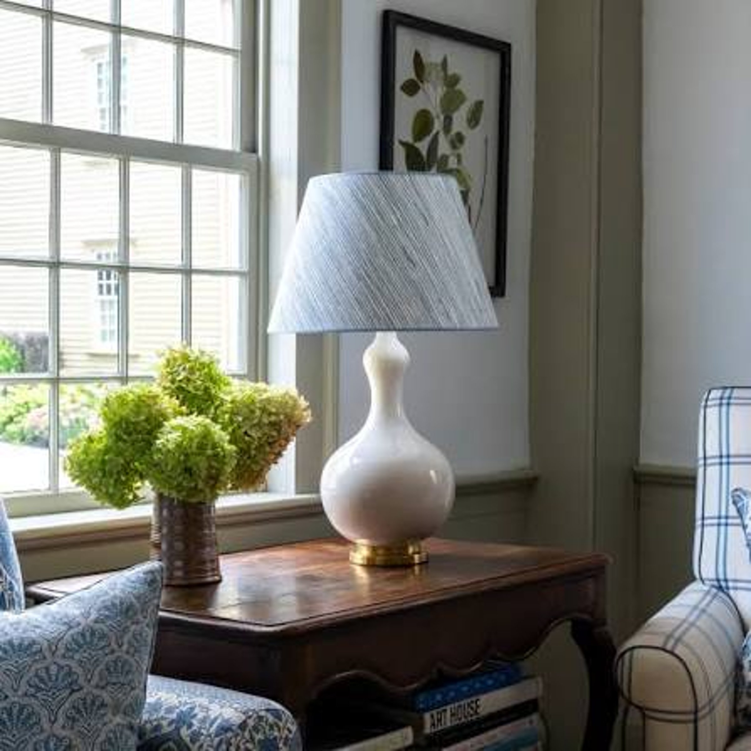 Light décor — NYT Crossword Answer