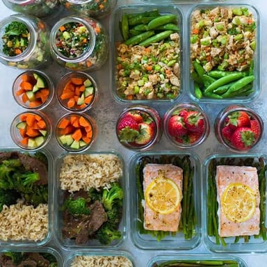 A planned healthy meal associated with a weight-loss diet.