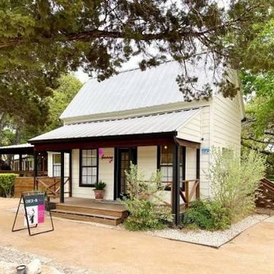 A small inn offering overnight accommodation.