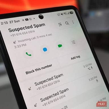 A phone displays an incoming call labeled as suspected spam.