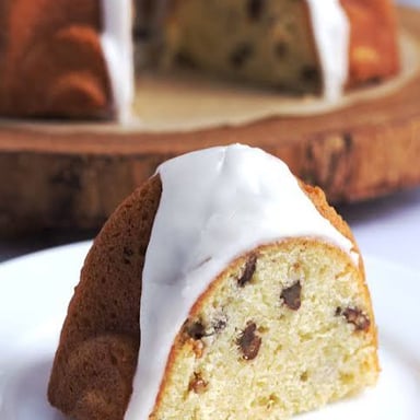 A small iced sweet bun, illustrating the Irish usage of bun for a little cake.
