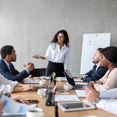 A speaker addressing a group without reading from prepared notes.