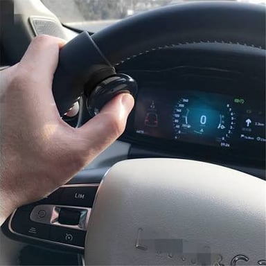 A car steering wheel with its central horn pad.