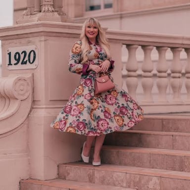 A vintage-inspired outfit illustrating a retro-chic style.