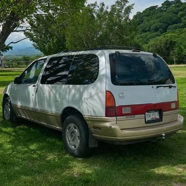 A Mercury Villager minivan.