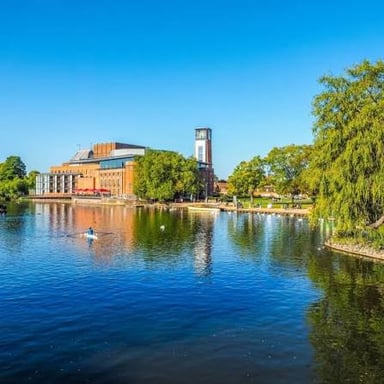The River Avon flowing through Stratford-upon-Avon, England.