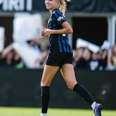 Esme Morgan playing soccer for the Washington Spirit